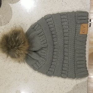 KLV grey w/ brown tan puff knit hat EUC